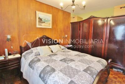 Apartamento con Renta al frente sobre Av. 8 de Octubre casi Propios, en 5to Piso, 3 dormitorios y 1 baño, impecable