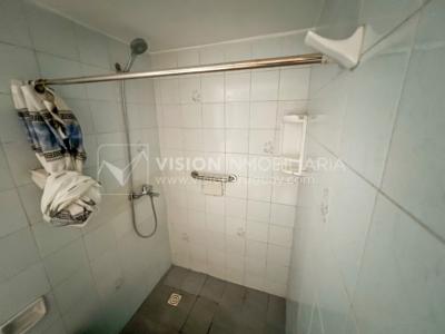 Apartamento con Renta en Venta al frente 2 Dormitorios 2 Baños, La Blanqueada, Av. 8 de Octubre, en Piso 3. Semiequipado. Amenities: 3 Parrilleros, gran Patio Juegos para Niños. Portería y Vigilancia
