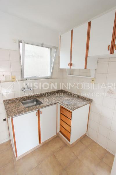 Apto. 1 Dorm. divino punto en Pocitos, a 200m de Rambla, 34m2. Alquiler $26.000 / GC $3500