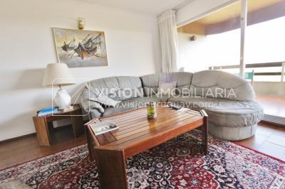 Apartamento en piso alto, 2 dorm. y servicio, muy amplios ambientes 118m2 con amenities y gran confort.