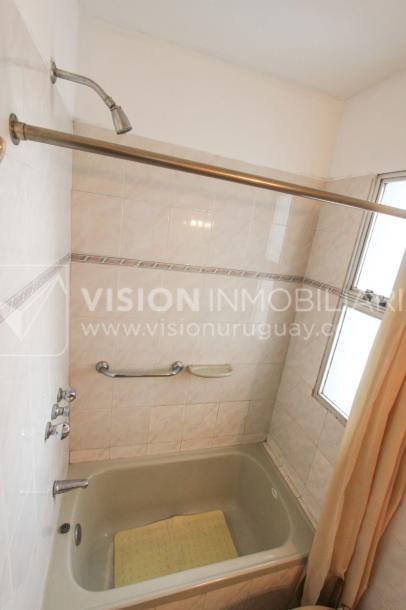 Tres Cruces Apto 1 Dorm, Piso 15 - vistas, Balcón y Terraza Lav, 43 m2.-22