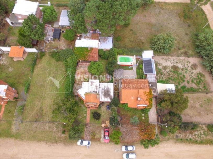 Casa moderna 2 dorm, 2 baños, 409 m2 terreno y 157m2 construidos, Fortin de Santa Rosa, con buen fondo y barbacoa, Garaje.-53