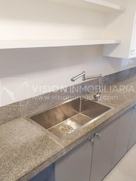 Apartamento en Rambla Piso alto al Puertito del Buceo 3 dorm + Servicio, 180 m2; Alquiler U$S 2.250 / GC $31.000-20