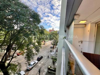 Apartamento en Venta en Pocitos / Punta Carretas.  Bajó de Precio!!  2 Dormitorios, uno en Suite con Vestidor.  2 Baños, Balcón, terminaciones Premium.  Se vende Amueblado. Tiene cómodo Garaje para 1 auto.  Piso 4 al frente.  Amenities: Barbacoa y Gy