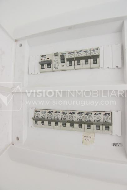 Apto nuevo 2 Dorm, 1 Baño, Av Libertador, 3er Piso MB vista, Sol directo todo el día, 2 balcones, 51 m2, Centro / Aguada. Renta sin impuestos: Vivienda Social.-40