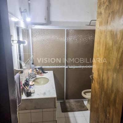 Venta de Casa / Chacra en Lagos del Norte, Rivera. 1.769 m2 de Terreno y 137 m2 Construidos. Piscina. Casa en una planta, Construcción Tradicional con Tejas. 4 dormitorios y 2 baños completos. Gran estufa a Leña. U$ 115.000 dólares