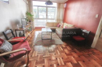 Apto. con Renta, 2 Dorm y 2 Baños, 63 m2, Cordón Sur, 2do Piso por Escalera, Parrillero compartido