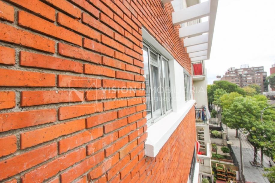 Apartamento en Pocitos, 2 dormitorios y 1 baño, Al Frente, 400 mts de Rambla, con Estufa a Leña y con Balcón - U$ 175.000-26