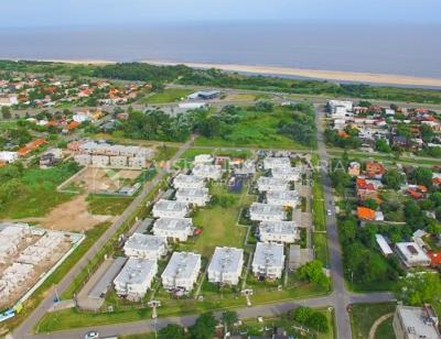Casas . 3 dorm y 3 baños, Barrio Privado GREENS Arq. Carlos Ott, Barra de Carrasco - U$ 330.000
