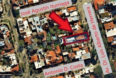 Casa de 212m2 & terreno de 359m2, Av. Luis A. de Herrera casi Rambla, Buceo-Pocitos