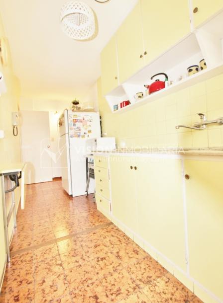 Acogedor apartamento en Pocitos, 3 dormitorios y 2 baños, cocina definida, todo al frente.-22