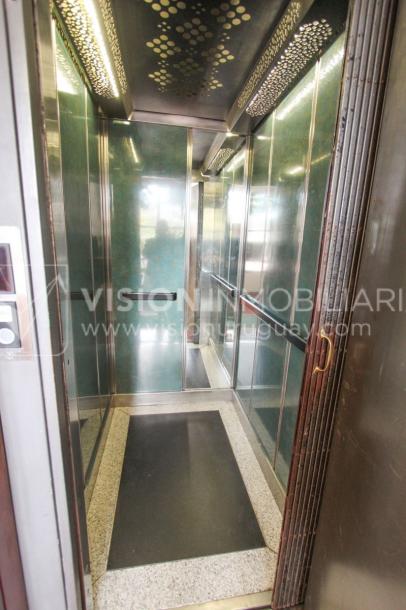 Tres Cruces Apto 1 Dorm, Piso 15 - vistas, Balcón y Terraza Lav, 43 m2.-40