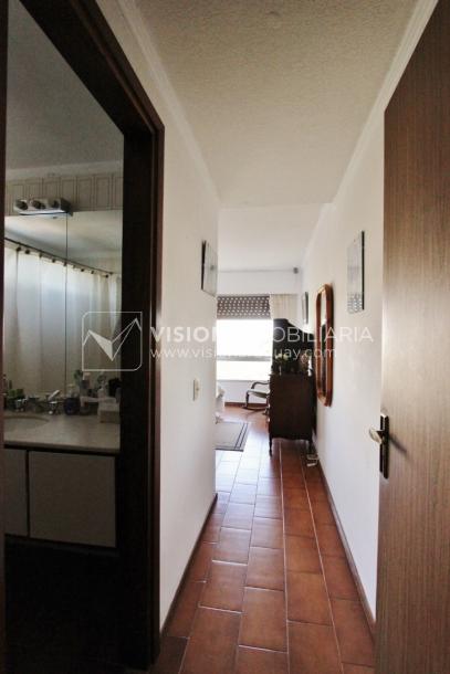 Apartamento en piso alto, 2 dorm. y servicio, muy amplios ambientes 118m2 con amenities y gran confort.-35