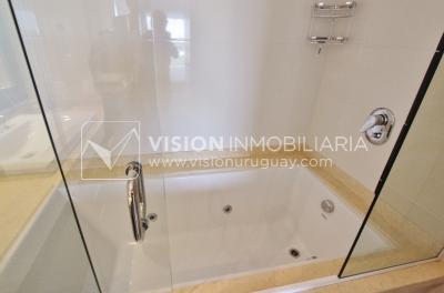 Apto en Aquarela Tower, lo mejor de Punta del Este | 4 dorm en suite + servicio, 253 m2 