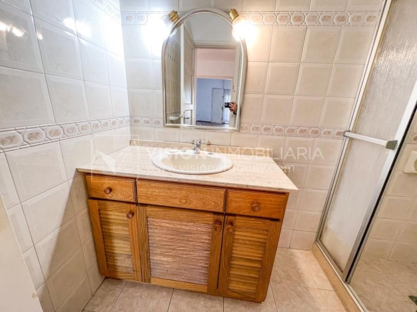 Casa en Venta de 3 Dormitorios, 2 Baños, Garaje, Jardín y Patio. 130 m2 construidos en Propiedad Horizontal -padrón de 290 m2-, en Malvín Sur a 50 mts. de Plaza Italia. U$ 220.000-79