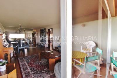 Apartamento en piso alto, 2 dorm. y servicio, muy amplios ambientes 118m2 con amenities y gran confort.