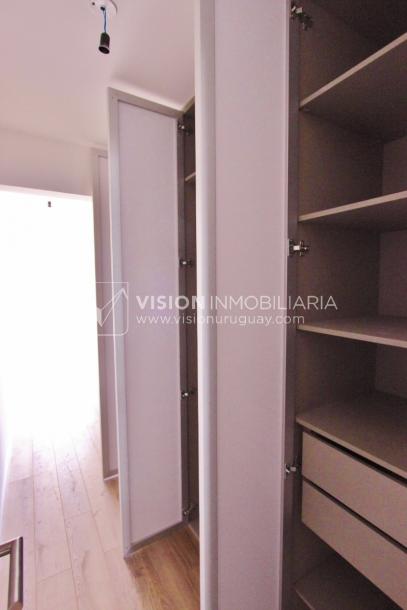 Aptos con Renta U$S 1,250 xMes en Puerto del Buceo, 1er Piso, finas terminaciones.-24