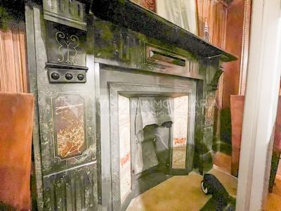 Oportunidad de Inversión: Venta de Mansión de 1905 de prestancia Señorial. Son 676 m2 en 2 plantas. Inmaculada, gran nivel. Amueblada. Ciudad Vieja. Terreno de 393 m2. Fachada de 10,5 mts. por calle Misiones. Protección Patrimonial grado 3 - U$ 507.1