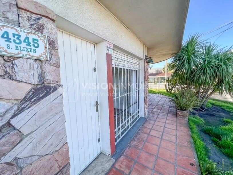 Casa en Venta de 3 Dormitorios, 2 Baños, Garaje, Jardín y Patio. 130 m2 construidos en Propiedad Horizontal -padrón de 290 m2-, en Malvín Sur a 50 mts. de Plaza Italia. U$ 220.000-33