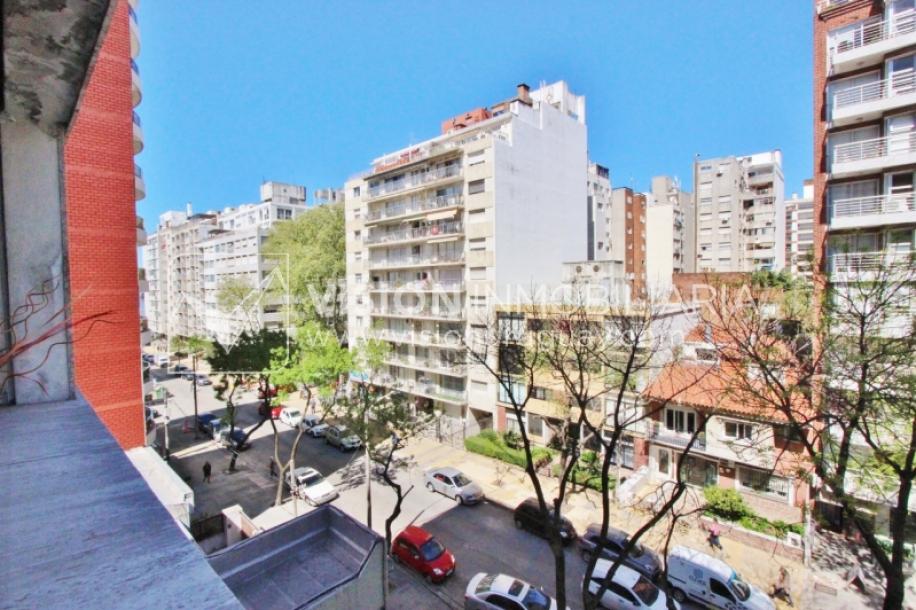 Excelente Apartamento en Pocitos, Pagola casi Rambla; 3 dormitorios y 2 baños, cocina definida. Con Garaje.-9