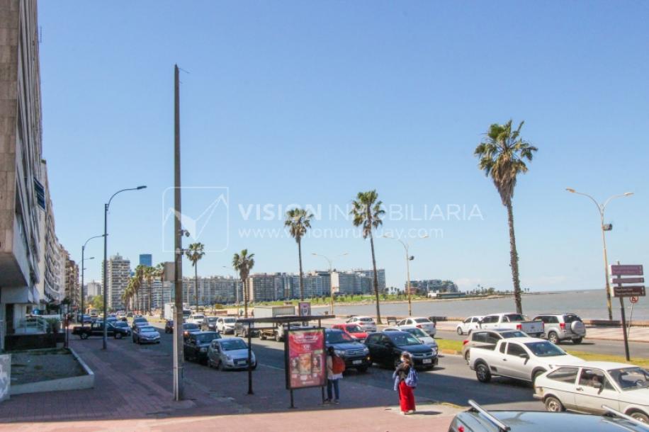 Apto Pocitos esq. Rambla, 3 Dorm 2 Baños, Cocina definida, 2do Piso al Frente, Garaje.-36