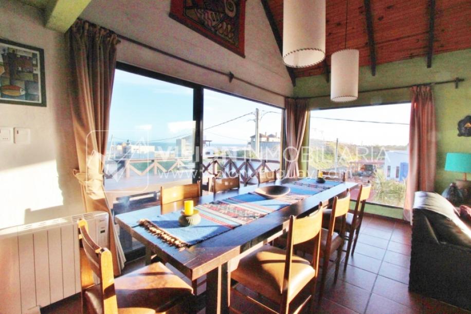 Espectacular Casa en Punta del Diablo a pasos del mar; piscina climatizada, barbacoa, chillout.-24