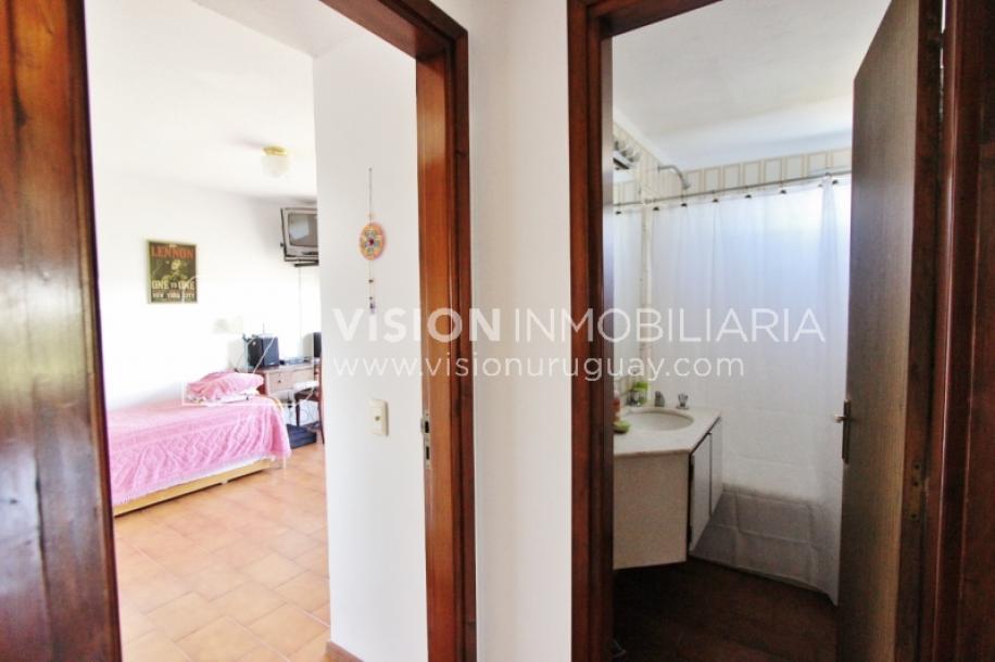 Apartamento en piso alto, 2 dorm. y servicio, muy amplios ambientes 118m2 con amenities y gran confort.-42