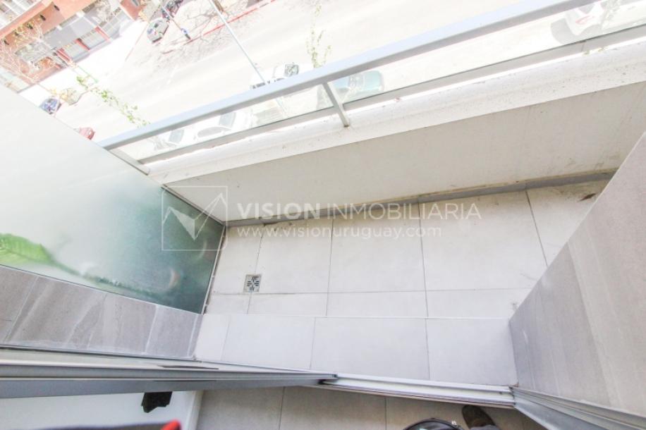 Apto nuevo 2 Dorm, 1 Baño, Av Libertador, 3er Piso MB vista, Sol directo todo el día, 2 balcones, 51 m2, Centro / Aguada. Renta sin impuestos: Vivienda Social.-8