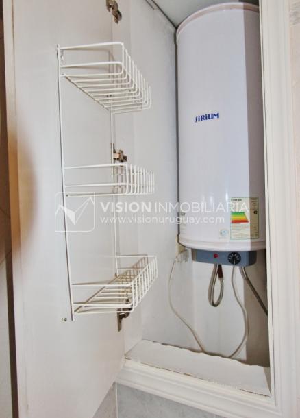 Apartamento-Monoambiente equipado, 25 m2, frente al Punta Carretas Shopping.-16