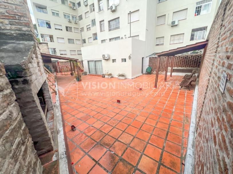 Apartamento con Renta en Venta al frente 2 Dormitorios 2 Baños, La Blanqueada, Av. 8 de Octubre, en Piso 3. Semiequipado. Amenities: 3 Parrilleros, gran Patio Juegos para Niños. Portería y Vigilancia-64