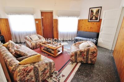 Casa impecable en La Teja, 3 dorm y 1 baño, barbacoa, garaje p/ 2 autos