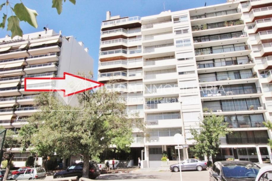 Alquila Apto. de 200m2 sobre el Parque Villa Biarritz, 3 dorm+servicio, garaje-1