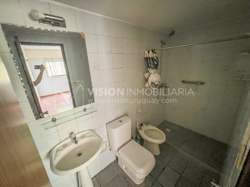 Apartamento con Renta en Venta al frente 2 Dormitorios 2 Baños, La Blanqueada, Av. 8 de Octubre, en Piso 3. Semiequipado. Amenities: 3 Parrilleros, gran Patio Juegos para Niños. Portería y Vigilancia-40