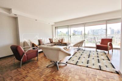 Alquila Apto. de 200m2 sobre el Parque Villa Biarritz, 3 dorm+servicio, garaje