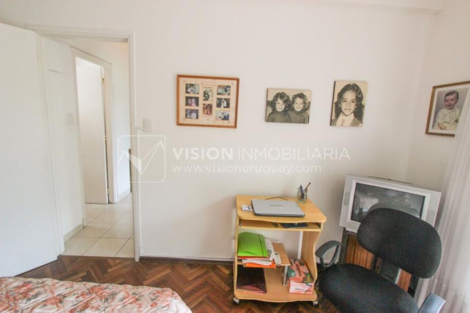 Apartamento en Pocitos, 2 dormitorios y 1 baño, Al Frente, 400 mts de Rambla, con Estufa a Leña y con Balcón - U$ 175.000-19