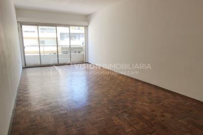 Apto Pocitos esq. Rambla, 3 Dorm 2 Baños, Cocina definida, 2do Piso al Frente, Garaje.