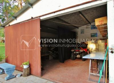 Chacra de 15 hás con el confort de hermosa casa reciclada, barbacoa y piscina climatizada.