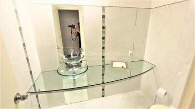 Alquile U$S 3.900 /mes - Distinguido Apartamento en Carrasco de 234 m2, 4 Dormitorios más Servicio, 2 Garajes.