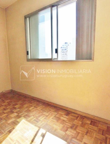 Excelente Apartamento en Pocitos, Pagola casi Rambla; 3 dormitorios y 2 baños, cocina definida. Con Garaje.-30