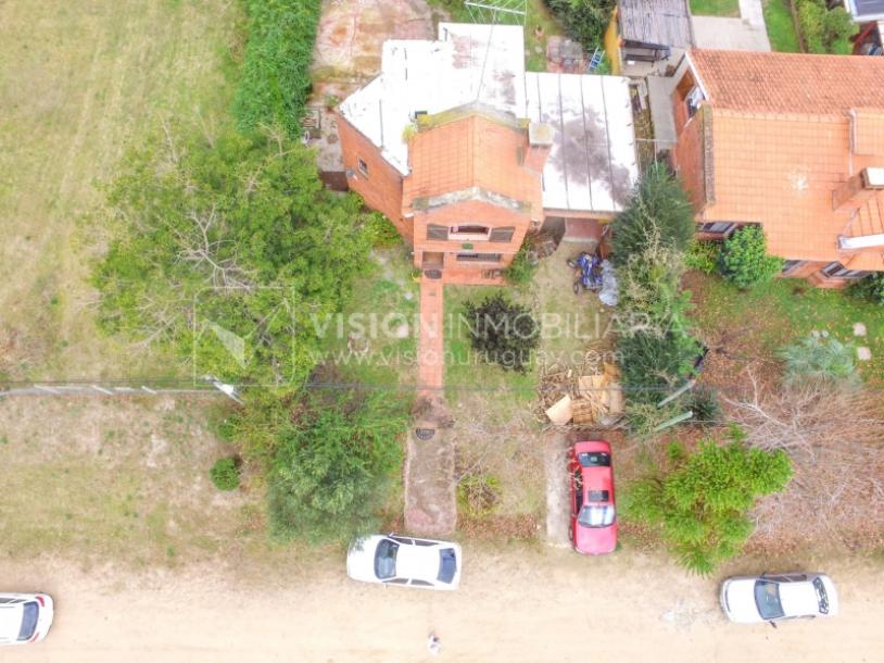 Casa moderna 2 dorm, 2 baños, 409 m2 terreno y 157m2 construidos, Fortin de Santa Rosa, con buen fondo y barbacoa, Garaje.-51