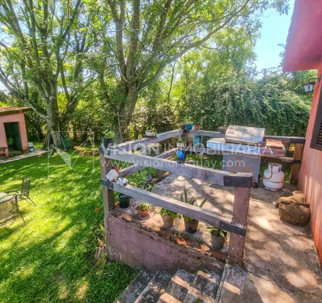 Venta de Casa / Chacra en Lagos del Norte, Rivera. 1.769 m2 de Terreno y 137 m2 Construidos. Piscina. Casa en una planta, Construcción Tradicional con Tejas. 4 dormitorios y 2 baños completos. Gran estufa a Leña. U$ 115.000 dólares-6