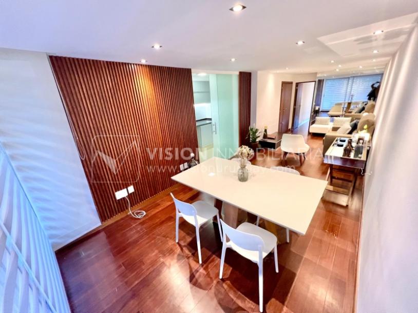 Apartamento en Venta en Pocitos / Punta Carretas.  Bajó de Precio!!  2 Dormitorios, uno en Suite con Vestidor.  2 Baños, Balcón, terminaciones Premium.  Se vende Amueblado. Tiene cómodo Garaje para 1 auto.  Piso 4 al frente.  Amenities: Barbacoa y Gy-21