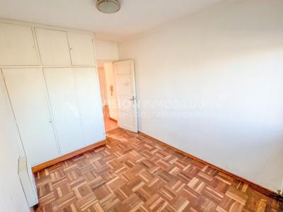 Casa en Venta de 3 Dormitorios, 2 Baños, Garaje, Jardín y Patio. 130 m2 construidos en Propiedad Horizontal -padrón de 290 m2-, en Malvín Sur a 50 mts. de Plaza Italia. U$ 220.000