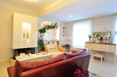 Apto. VIP sobre Rbla. 140 m2 con 3 dorm, 3 baños, cochera 2 automóviles