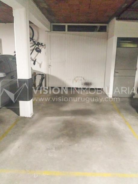 Apartamento en Rambla Piso alto al Puertito del Buceo 3 dorm + Servicio, 180 m2; Alquiler U$S 2.250 / GC $31.000-26