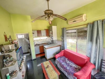 Venta conjunta de Dos Casas independientes en un gran terreno de 622 m2, una de 2 Dormitorios y 1 Baño, la otra de 1 Dormitorio y 1 Baño, Parrillero, Garaje. Barrio Español del balneario Atlántida, 8 cuadras al Norte de la Interbalnearia por Ruta 11.