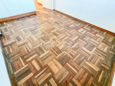 Casa en Venta de 3 Dormitorios, 2 Baños, Garaje, Jardín y Patio. 130 m2 construidos en Propiedad Horizontal -padrón de 290 m2-, en Malvín Sur a 50 mts. de Plaza Italia. U$ 220.000