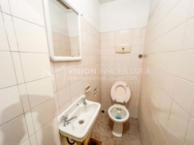 Venta de Palacete: Mansión señorial de 1913 de 690 m2 interiores y 224 de terrazas; 4 plantas, una reciclada inmaculada de gran nivel, completamente Amueblada. Ciudad Vieja. Inversión: U$ 400.000 dólares