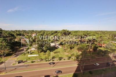 Apartamento en piso alto, 2 dorm. y servicio, muy amplios ambientes 118m2 con amenities y gran confort.