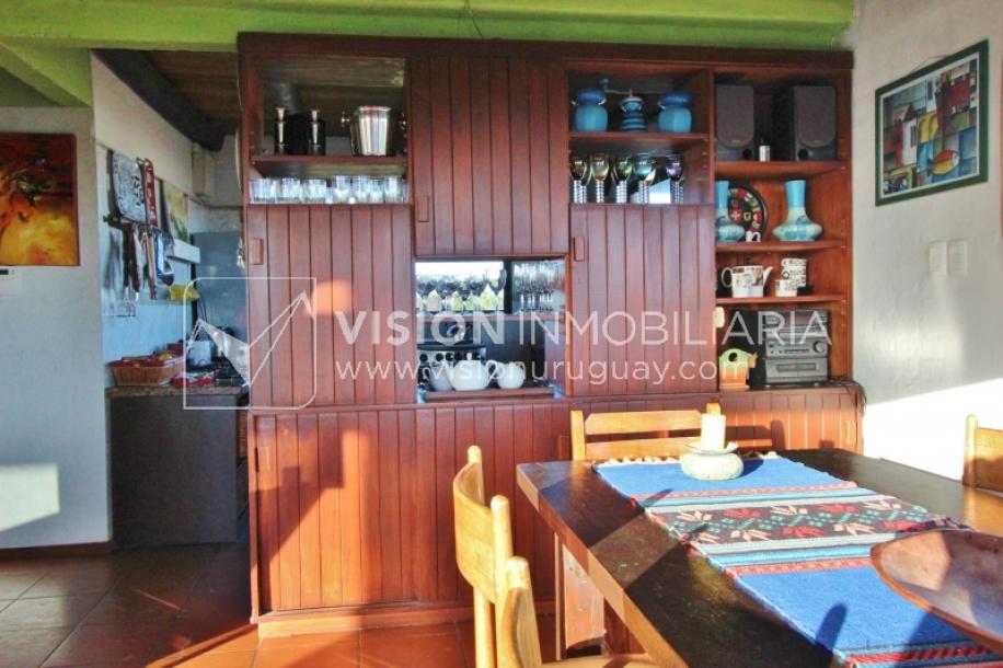 Espectacular Casa en Punta del Diablo a pasos del mar; piscina climatizada, barbacoa, chillout.-35